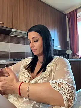 Hotmomcheckk_