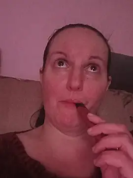 BustyLadyAlma live cam on StripChat