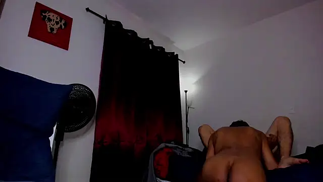 Cloudy_pigDude live cam on StripChat