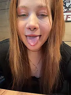 SlavicCandy live cam on StripChat