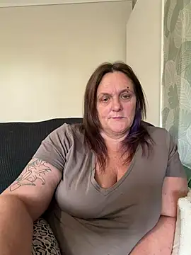 Big-Bootiej live cam on StripChat