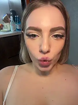 HugeBoobsAlice