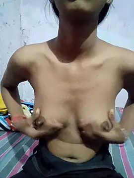 Saya-Tyagi live cam preview