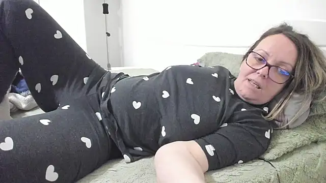 wetladyjoy (F milf) - squirt all over ur face
