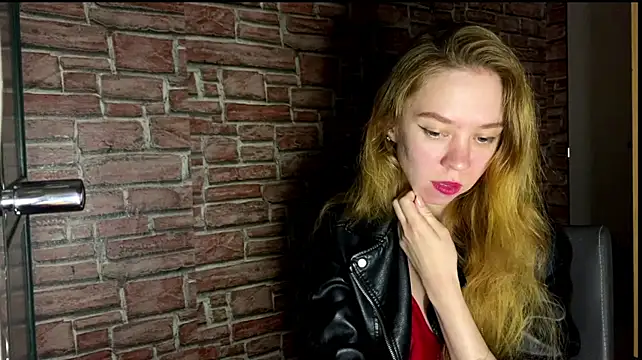 ElizaStorm live cam on StripChat