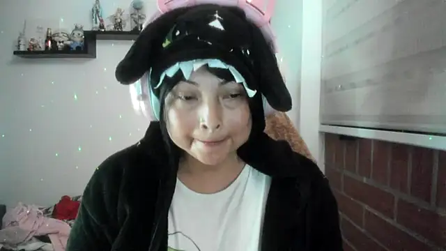 Shaddycute_ live cam on StripChat