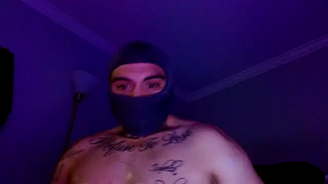 Fcastle914 live cam on StripChat