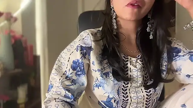 goddess_ariel (F young) - Honey ON BOObs N Pussy