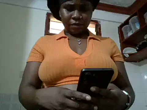 yummyy_chocolate webcam