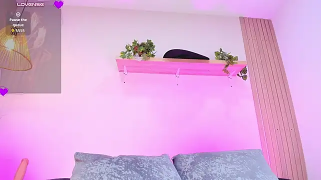 Emily_Stonee_