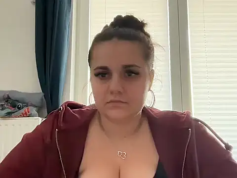 SandyFlowers live cam on StripChat