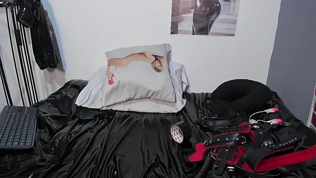 LiliThara live cam on StripChat