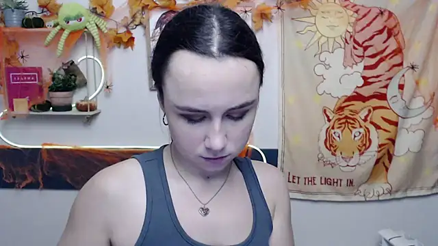 VeryVeryVeryShy_ live cam on StripChat