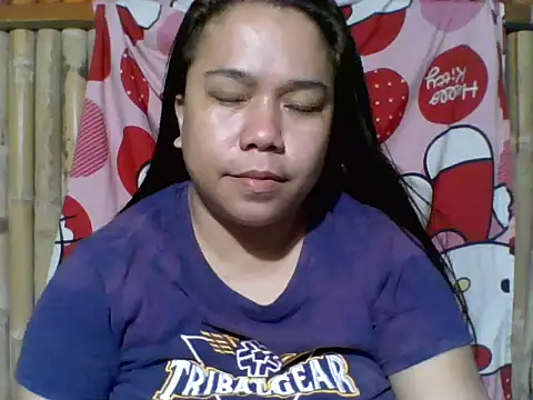 pinaychubbygirl live cam on StripChat