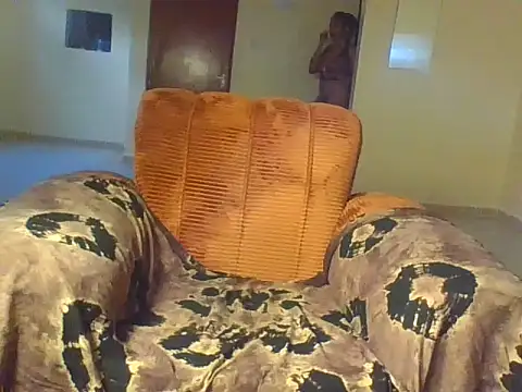 QueenSalifa live cam on StripChat