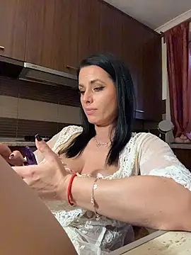 Hotmomcheckk_ live cam on StripChat