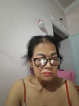Hotestlove live cam on StripChat