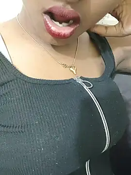 brown-girl live cam on StripChat