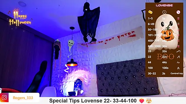 rogers_333_dl live cam on StripChat