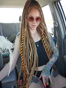 LucidLucy live cam on StripChat