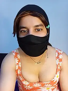Banouti_23 live cam on StripChat