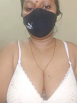 MISS-LOVEV live cam on StripChat