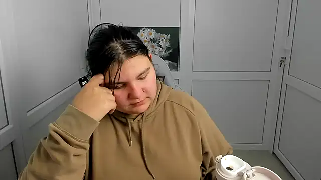 PhoenixFly live cam on StripChat