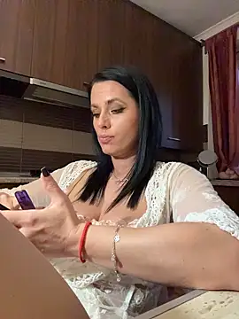 Hotmomcheckk_