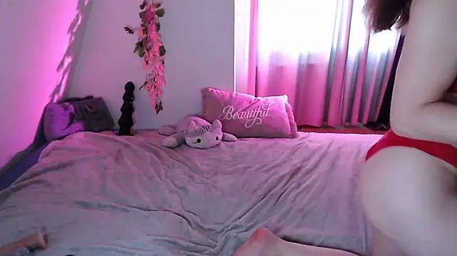 KynekoBtbf webcam