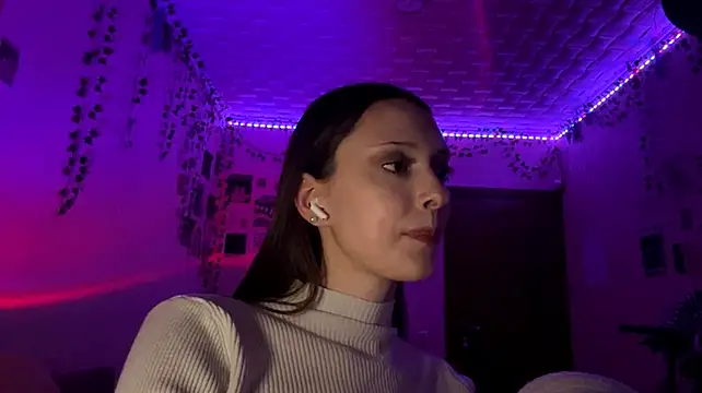 LoretaRosek live cam on StripChat