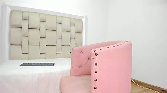 naia_cox webcam
