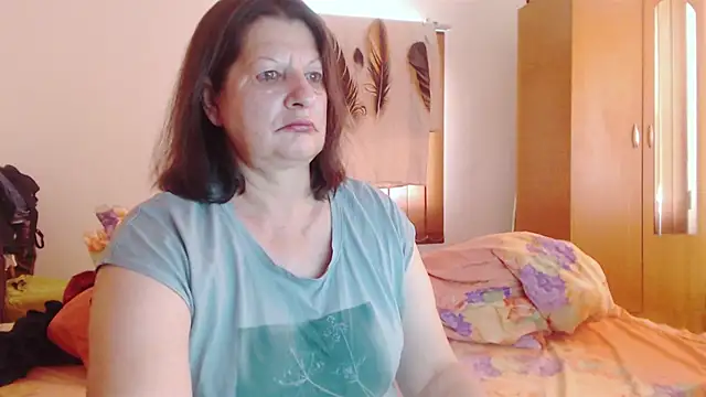ExtasyMature live cam on StripChat