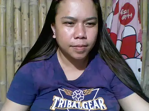 pinaychubbygirl live cam on StripChat