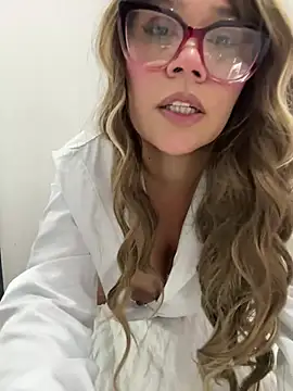 VictoriaSiren live cam on StripChat
