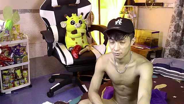 Twinkyecho live cam on StripChat