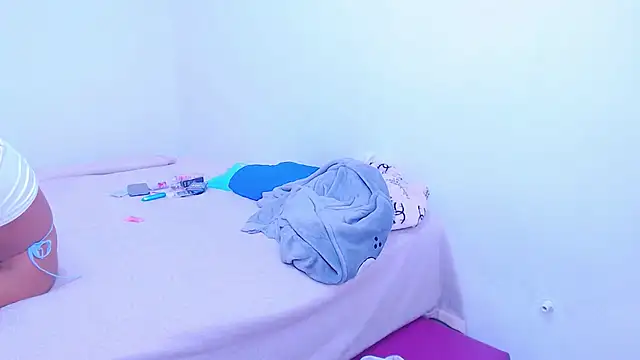 monserrath_bitch_naughty live cam on StripChat