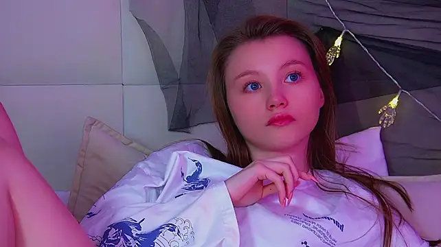 KeiraAsti live cam on StripChat