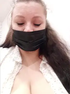 sassy_pants (F young) - Show your boobs in public