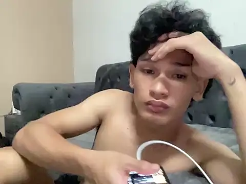 Imjustasluttyintownx on Stripchat