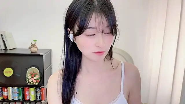 Onechestnut live cam on StripChat