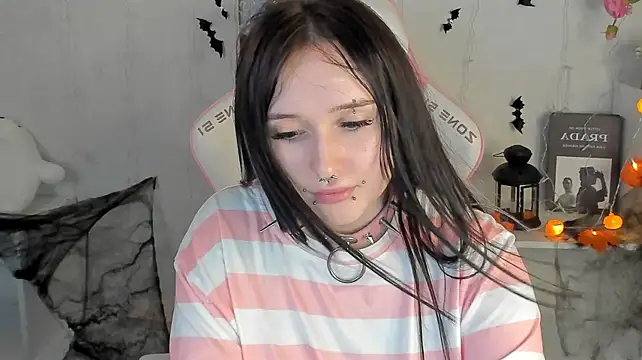 Emma-Blissa live cam on StripChat