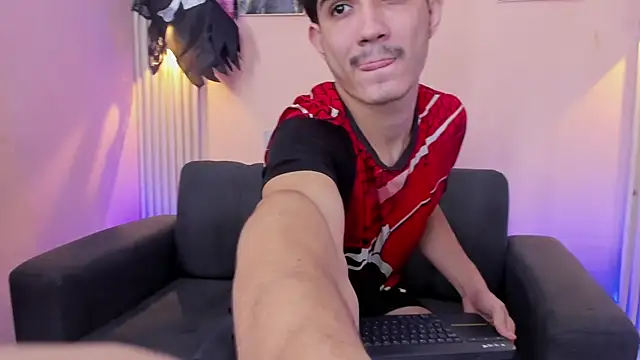 alejo_hadders live cam on StripChat