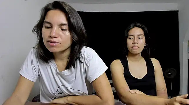 Soffy_Emily_sleepers live cam on StripChat