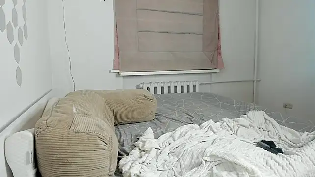 Crimson_Hollow live sex cam