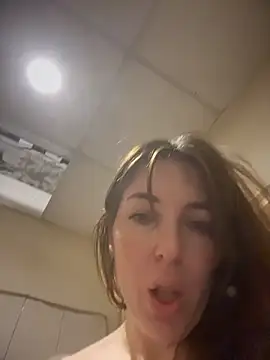 mommmyyummy (F milf) - Make mommy wet and happy in public ❤️