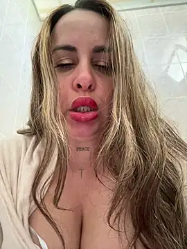 laarti (F milf) - Squit y masturbarme las tetas