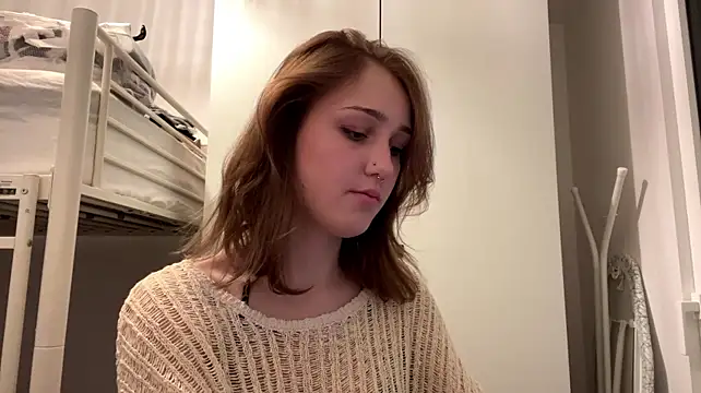 sereneglowz (F teen) - Tease you with naked back 💗💕