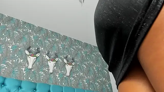 AriiMonroee live cam on StripChat