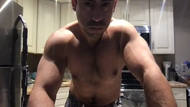 BigGuyMuscle live cam on StripChat