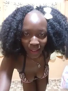 queenpee254 live cam on StripChat